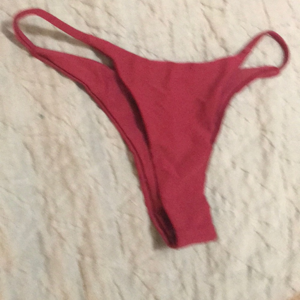 Bikini - Picture 3 of 3